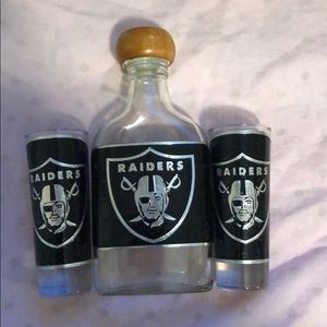 Raiders set